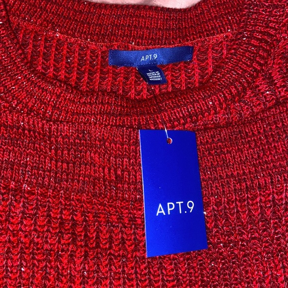 RED SWEATER - Picture 2 of 3